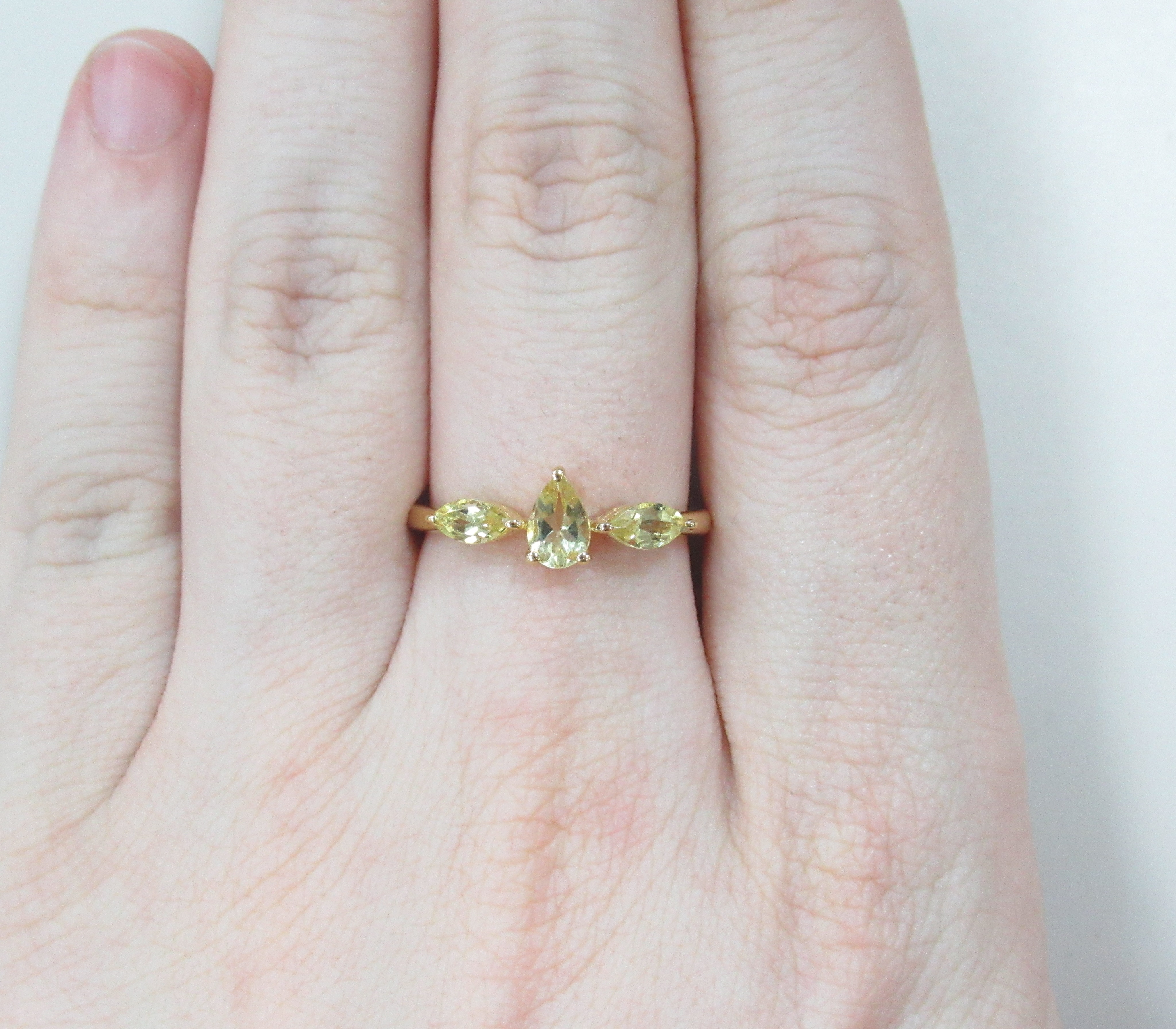 Серебряное кольцо с гелиодорами